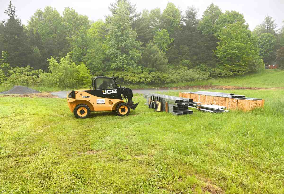 From Truck to Site: Offloading Cee-Channel Steel Buildings Across Different Project Locations